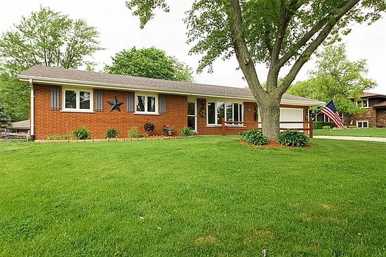541 Melrose Ln photo 1