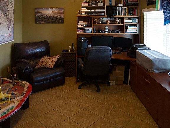 Downstairs office/room