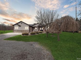 56565 Ten Mile Rd, South Lyon, MI 48178