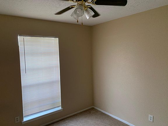 3rd image of 4906 Glenvalley Dr