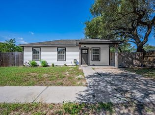 611 N Kossuth St, Rockport, TX 78382