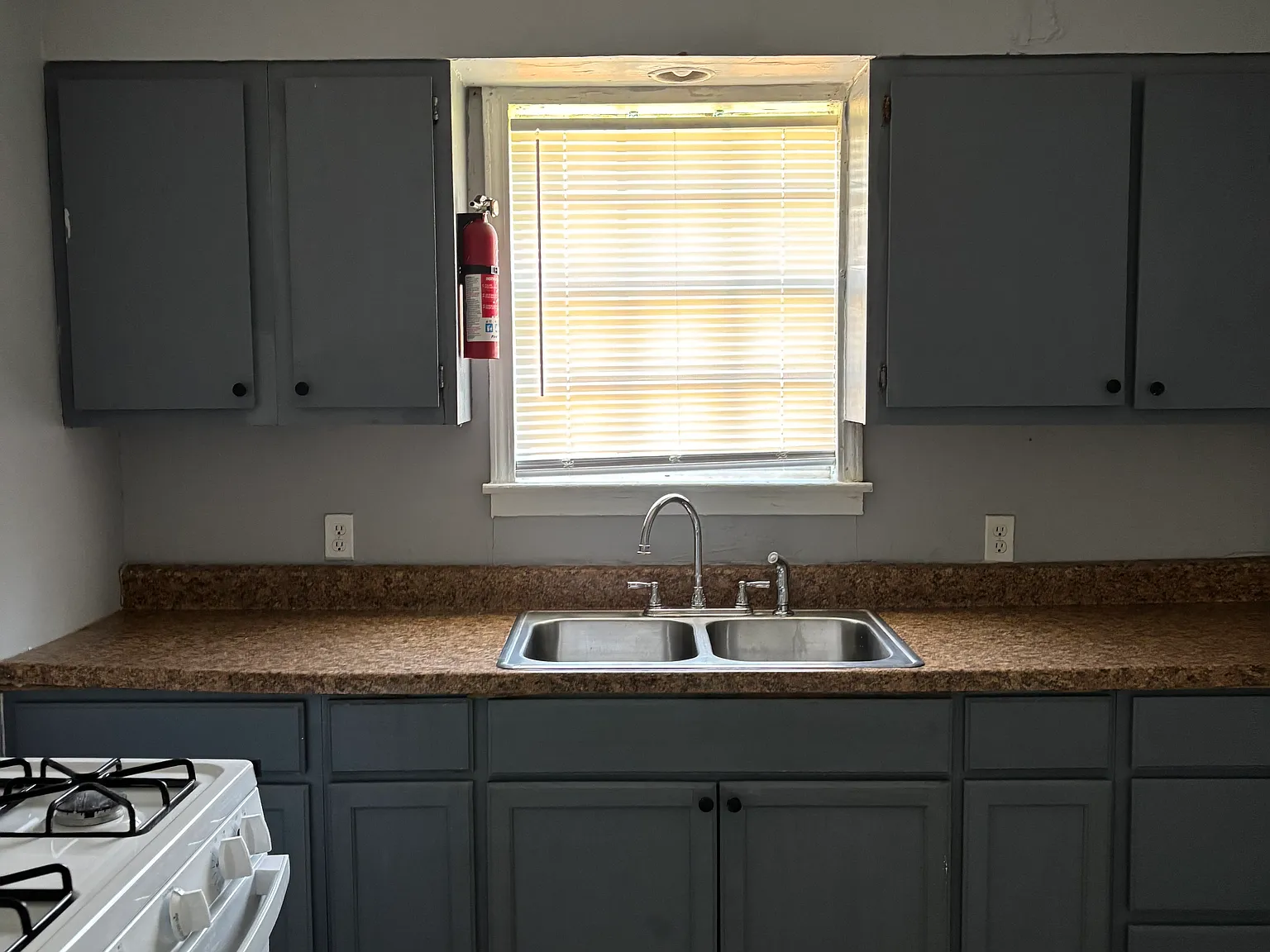709 Cecelia Ave — Photo 1