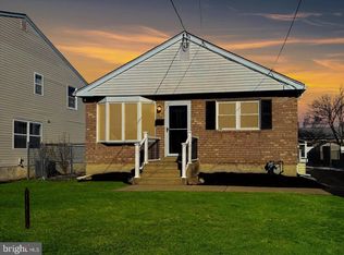 320 Holmes Rd, Holmes, PA 19043