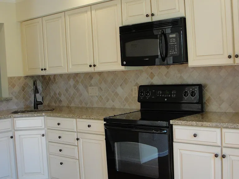Kitchen-Granite, tile, all black/stainless appliances