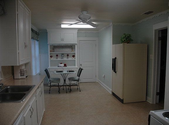 2nd image of 425 Rollingwood Dr
