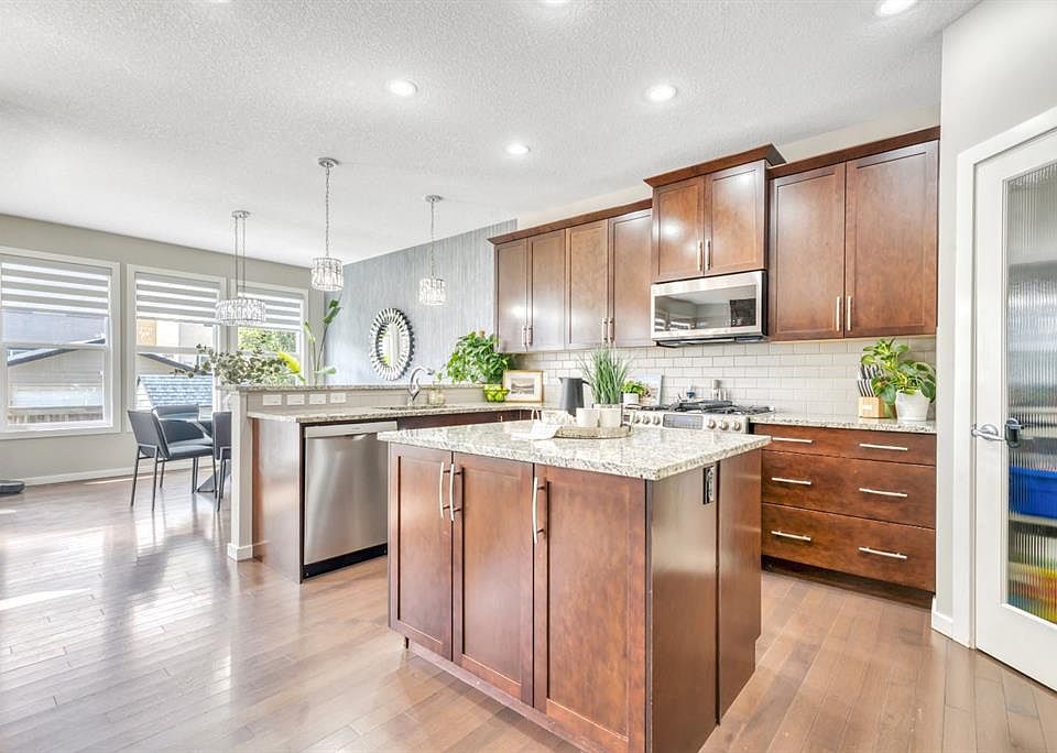 1st image of 31 E Mahogany Way SE
