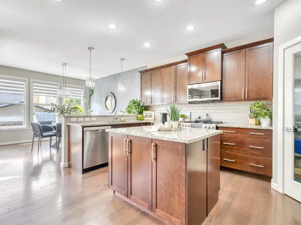 31 E Mahogany Way SE, Calgary, AB T3M 1N4
