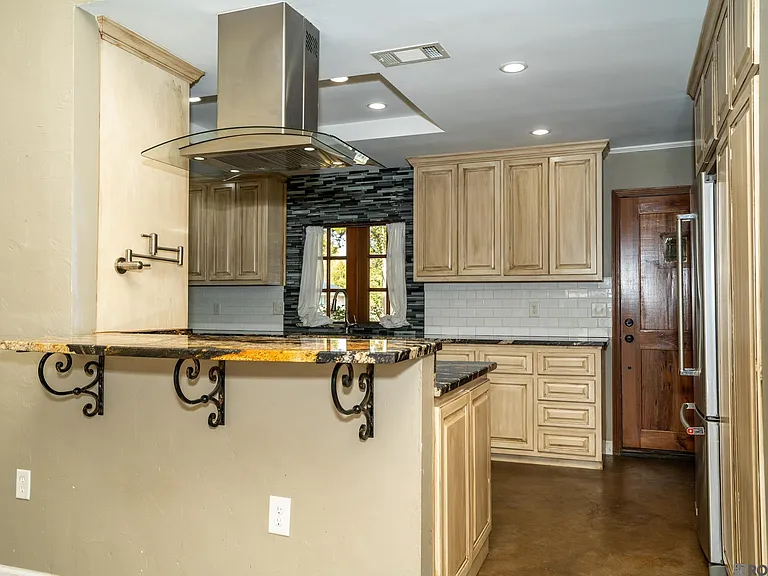 3736 Sessions Dr — Photo 9