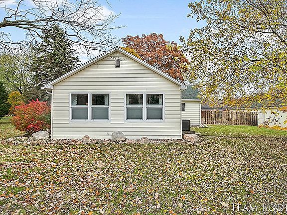3rd image of 12344 Long Lake Dr NW