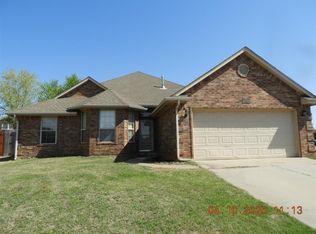 801 Ashwood Ln, Moore, OK 73160