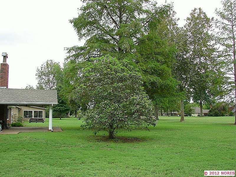 2nd image of 805 Millwood Rd
