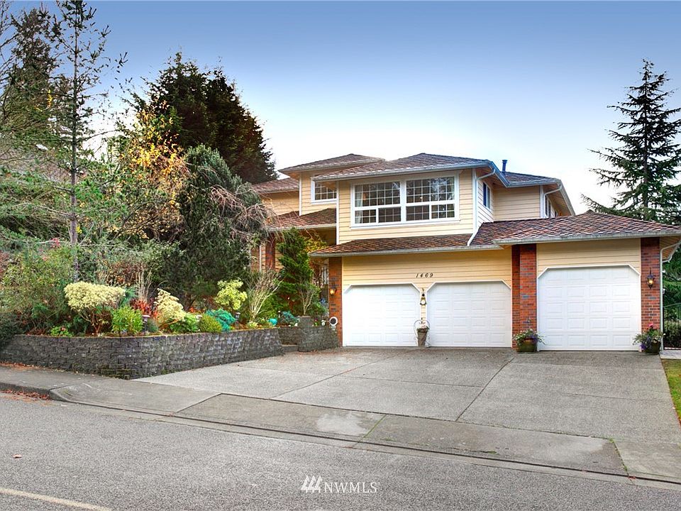 Welcome home to sought after Elliot Pointe neighborhood.