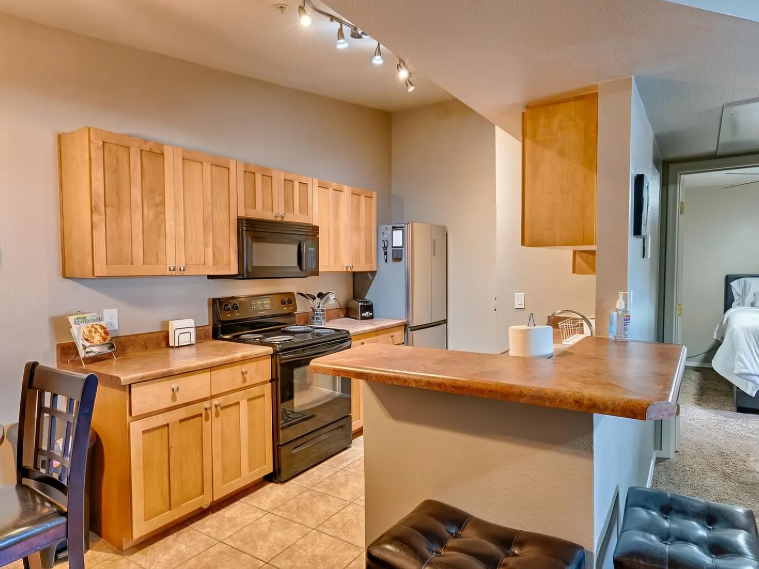 2 bed, 908 sqft, $1,825 — Photo 3