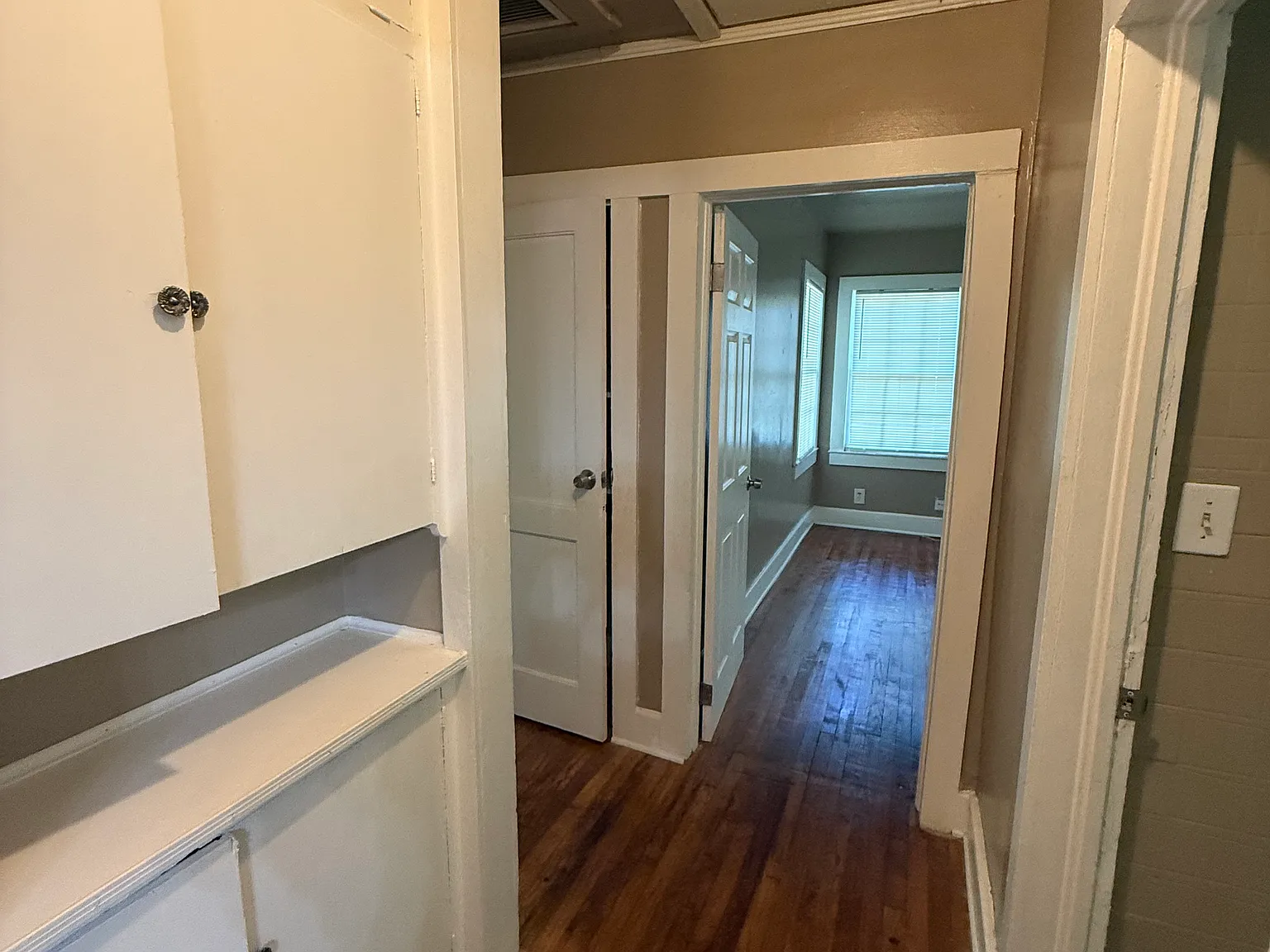 3 bed, $1,200 — Photo 2