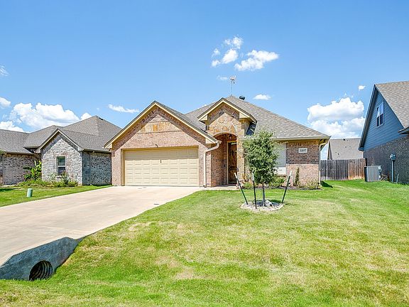 2nd image of 3207 Windcrest Dr