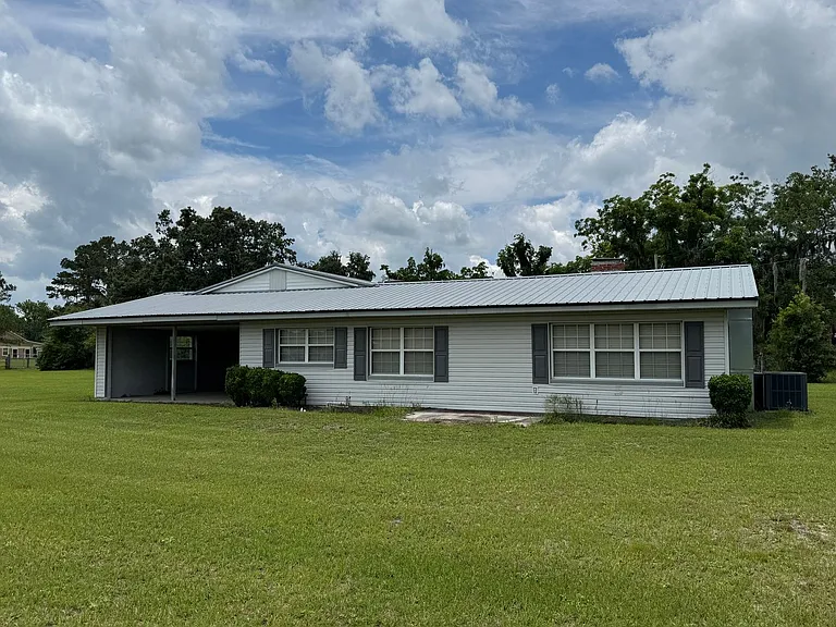 18755 SE County Road 137 — Photo 1