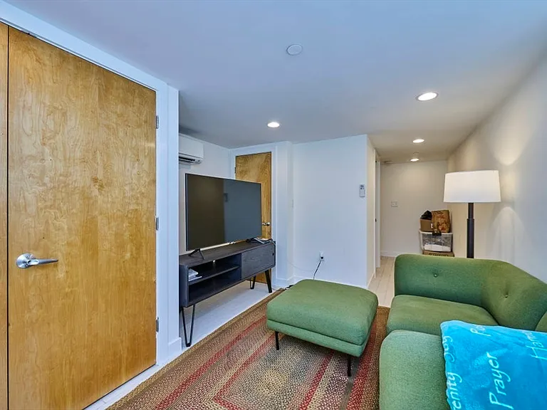 17 Clary St #1 — Photo 18