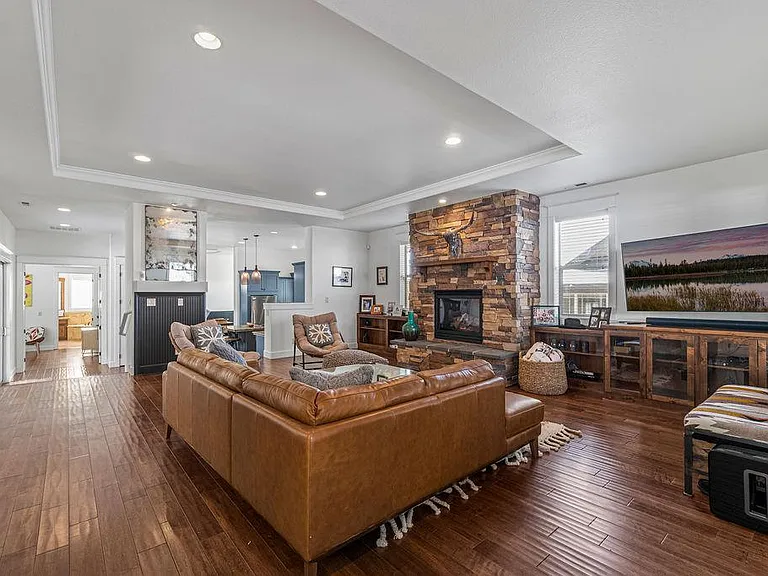 1269 NW Ogden Ave — Photo 4