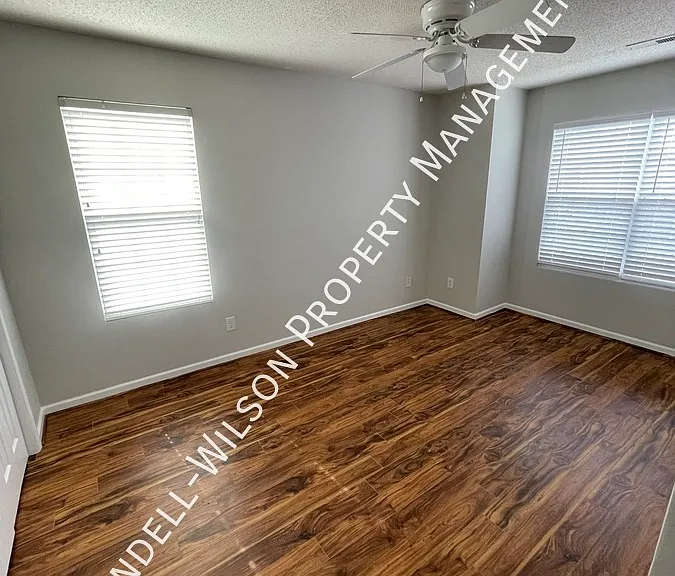 2800 Gross Ave — Photo 16