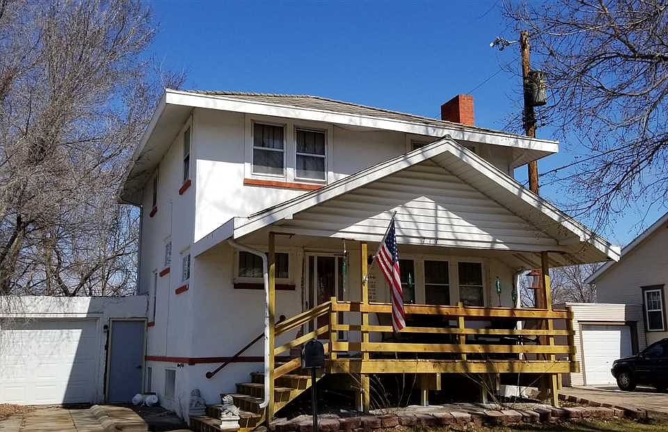 1st image of 717 W B St