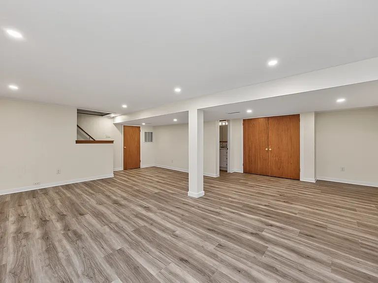 527 Oriole Dr — Photo 12
