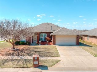 4237 Syracuse St, Moore, OK 73160