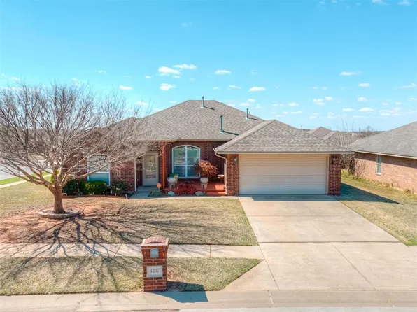 4237 Syracuse St, Moore, OK 73160