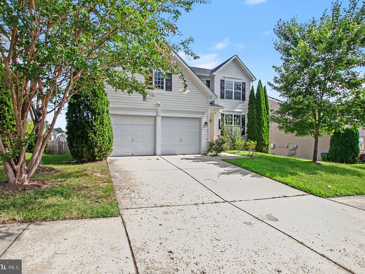 6 bed, 3.5 bath, 2216 sqft, $3,600 — Photo 2