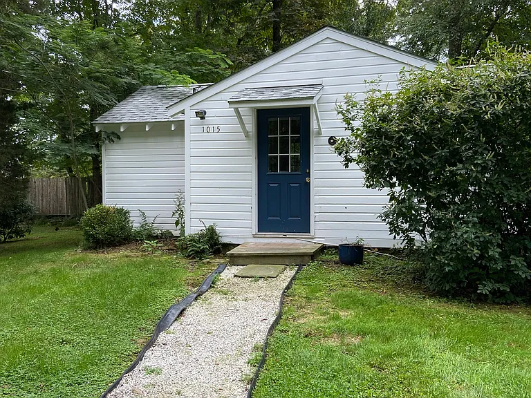 1015 Ridgefield Rd — Photo 1