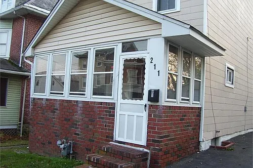 211 8th St Photo 1