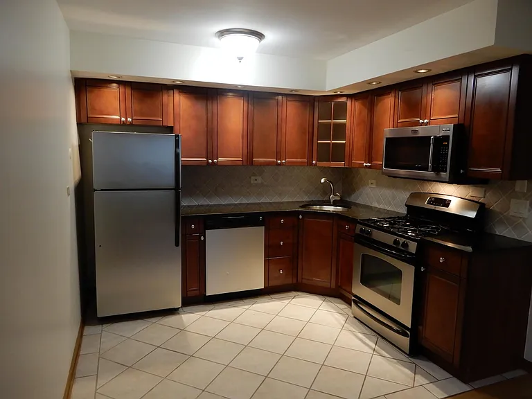 328 Wisconsin Ave #2D — Photo 2