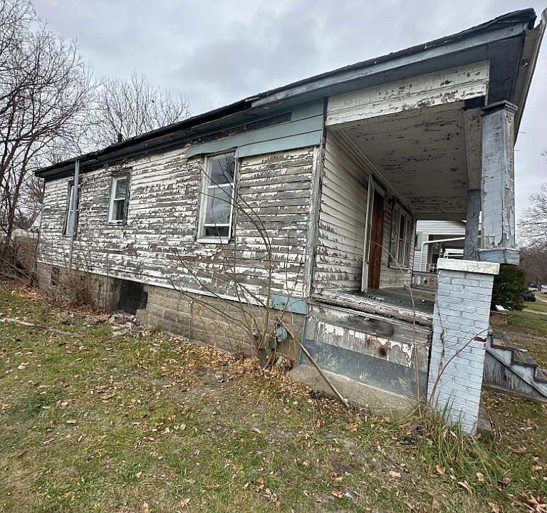 2nd image of 14537 Washburn St