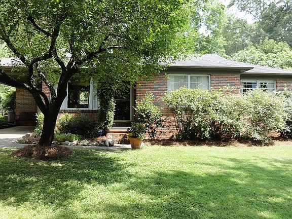 Another view of front of hom