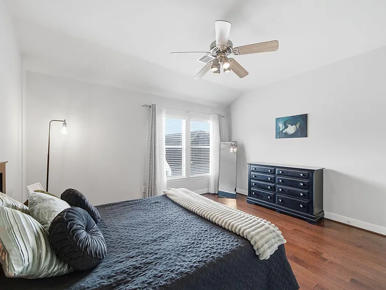 1716 Elgin St — Photo 24