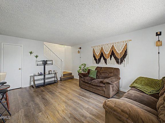 5th image of 4049 W READE Avenue