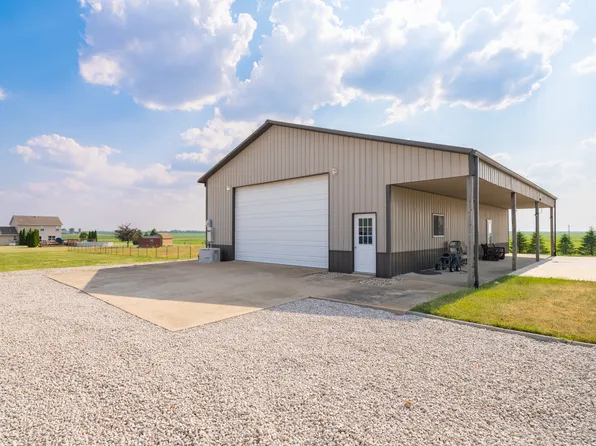 313 Iowa St, Panola, IL 61738