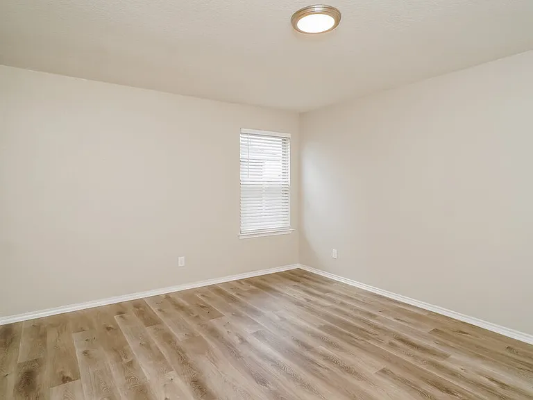9719 Belmore Cv — Photo 13