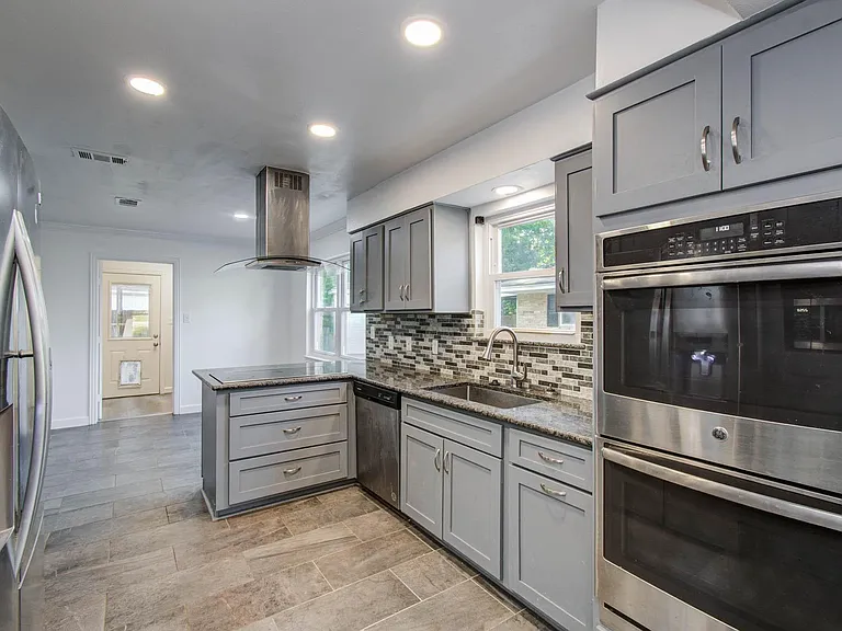 674 Ravensworth Dr — Photo 8