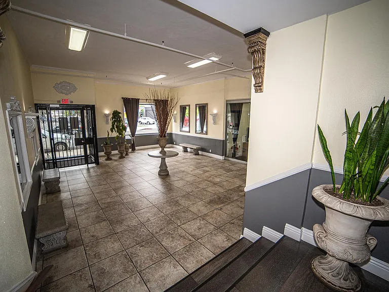 Westchester Place — Photo 8