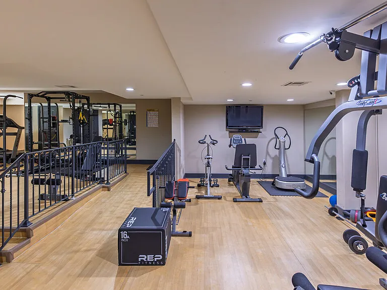 155 N Hamilton Dr #102 — Photo 37