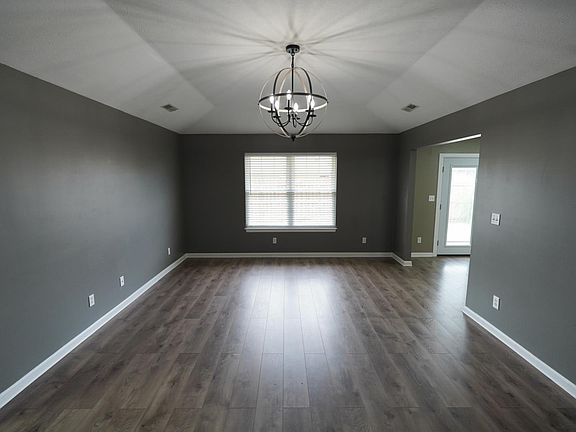4th image of 3745 Leawood Dr