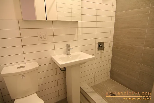 Rented by aptsandlofts.com | media 17