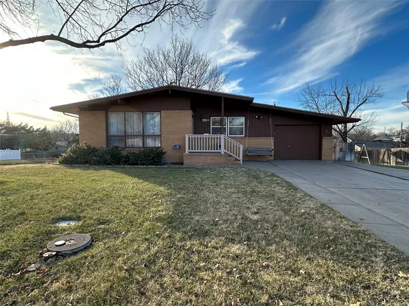 2201 Thompson Ave, Dodge City, KS 67801
