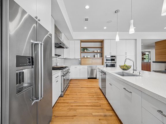 3rd image of 902 Worthshire St