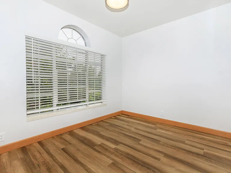 Grandview Apartments — Photo 11