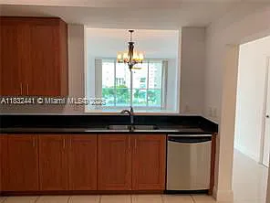 3 bed, 3.0 bath, 1600 sqft, $3,975 — Photo 4
