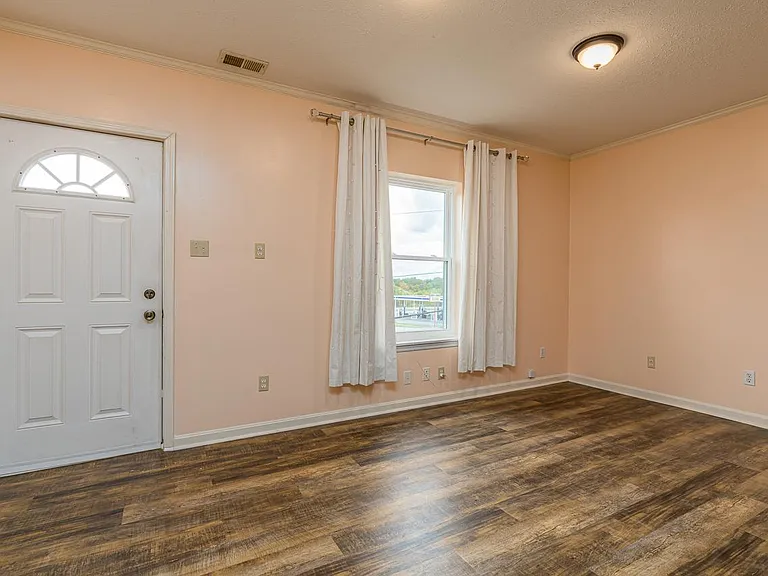 169 E Vine St #A — Photo 4