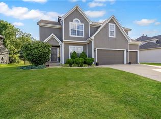 2712 SW Carlton Dr, Lees Summit, MO 64082