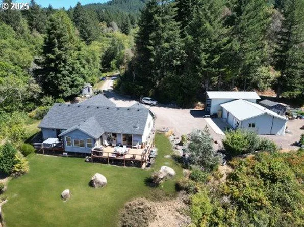 97168 Henderson Rd, Brookings, OR 97415