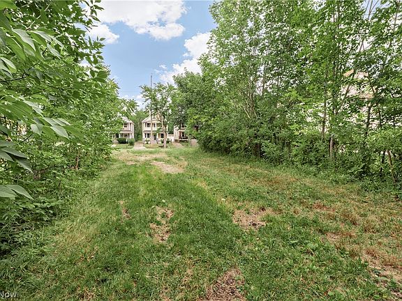 3rd image of 9906 Lamontier Ave